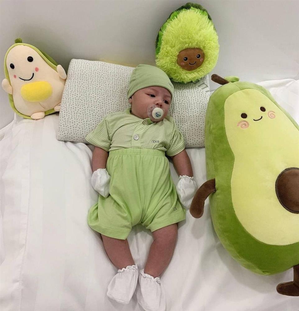 Ngoại hình cực yêu của cháu trai Minh Nhựa, nhìn thôi muốn tan chảy rồi-4