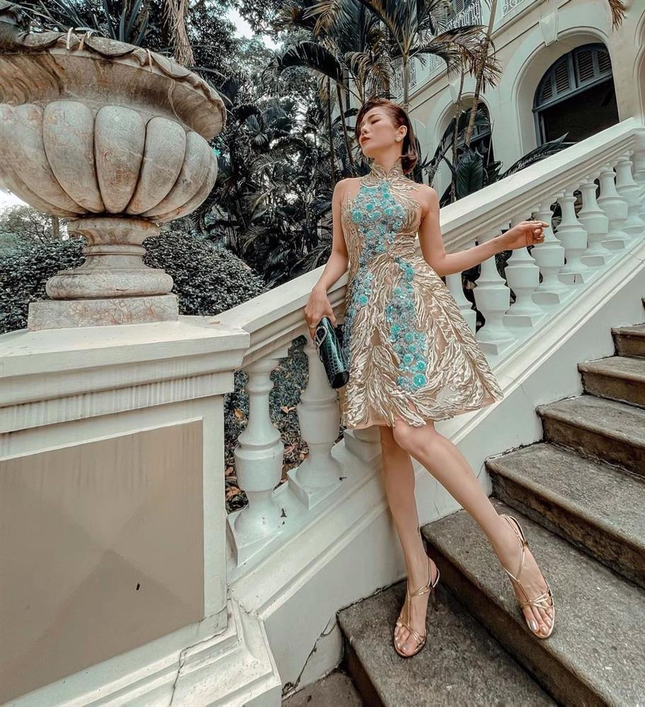 Công chúa lạc rừng Lệ Quyên lộ nguyên cục mỡ nách, bắp chân cuồn cuộn-4