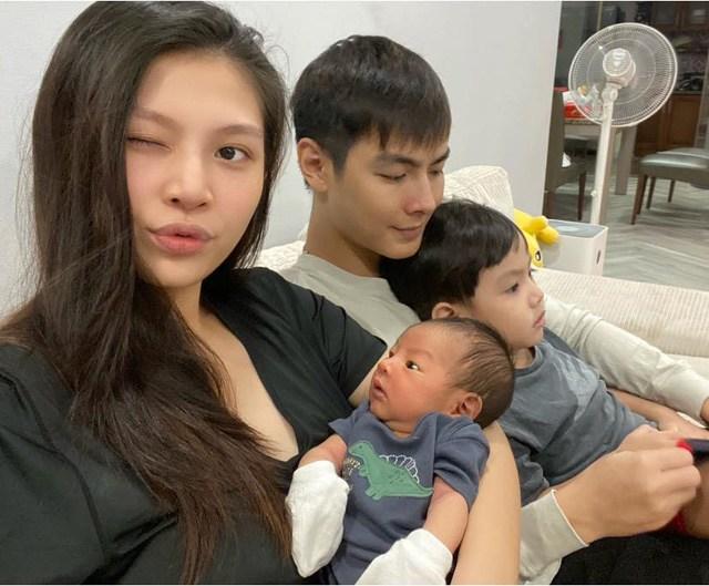 Chúng Huyền Thanh bán nude cho con bú ngay tại nơi làm việc-5