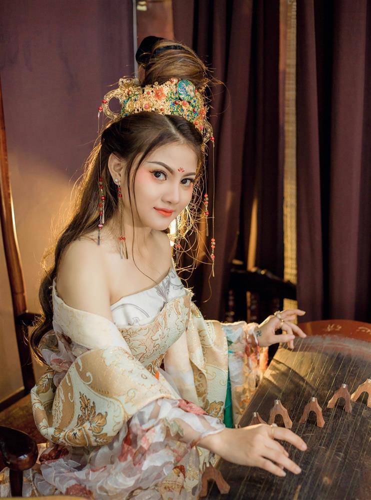 Dàn hot girl ma túy thích trưng của khoe thân, chăm giảng đạo lý-9