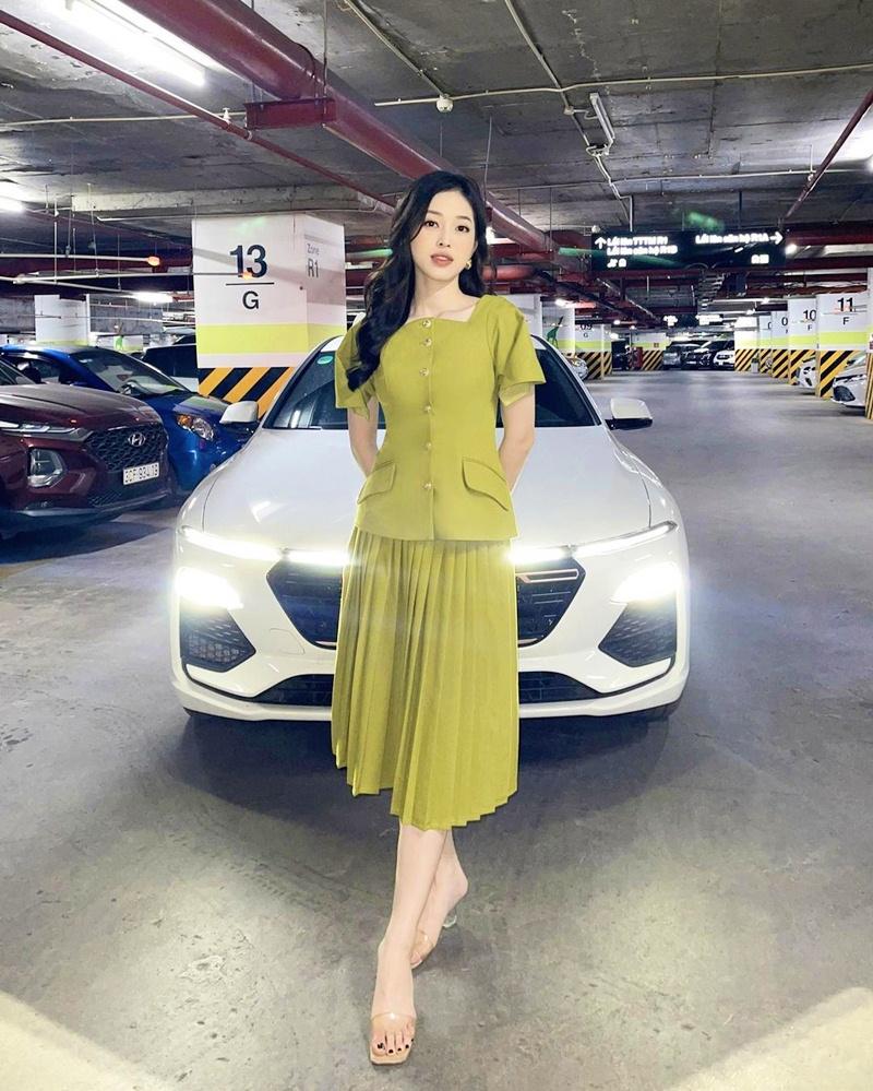 Tiểu Vy diện áo xuyên thấu - Salim mix đồ tập sành điệu dạo phố-7