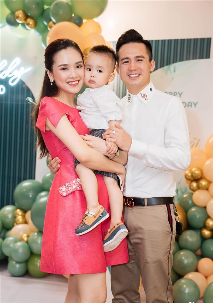 Hotboy cảnh sát sau 3 năm cưới top 10 Hoa Hậu Việt Nam-11