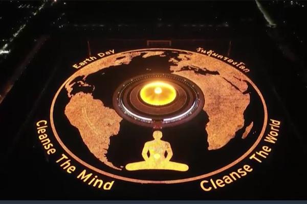 Chàng trai lập kỷ lục đi trên dây giữa 2 vách đá ở Scotland-1