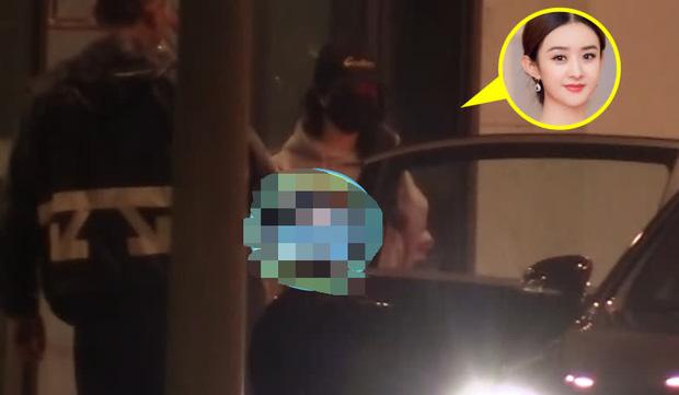 1 tuần trước khi ly hôn, Triệu Lệ Dĩnh xuất hiện cô đơn ở nơi... hoang mang-2