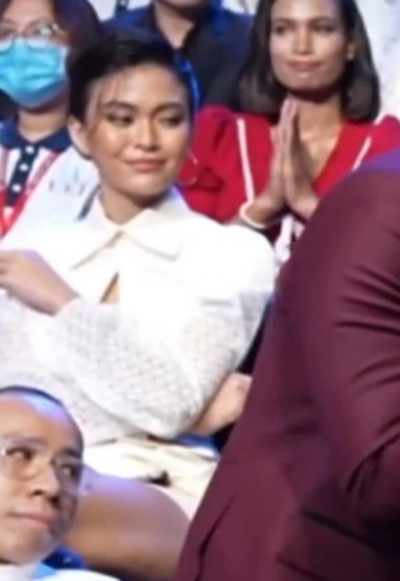 Tặng điểm 10 cho Mâu Thủy bởi pha xử lý trang phục nhanh nhạy trước ống kính-2