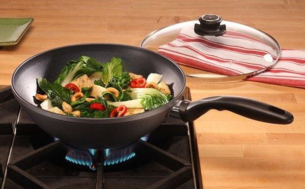 Mẹo nhỏ giúp bạn chiên đồ không lo bị dầu mỡ bắn vào người-3