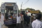 Ấn Độ: Xác chết đổ về, lò hỏa táng xử lý không xuể, tìm cách 'che mắt' người sống