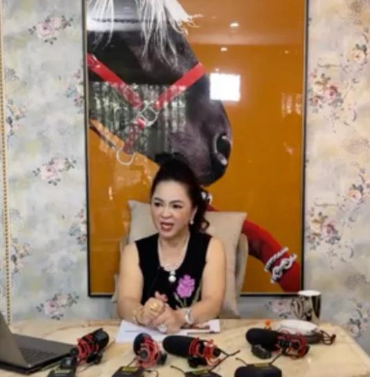 Vợ ông Dũng Lò Vôi nhắc thêm 1 nghệ sĩ, trong lúc ấy Trang Khàn đang làm gì?-2