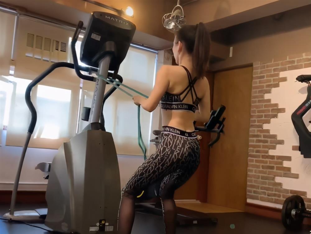 Vợ Quách Phú Thành khoe body gái 2 con gây ngỡ ngàng-2