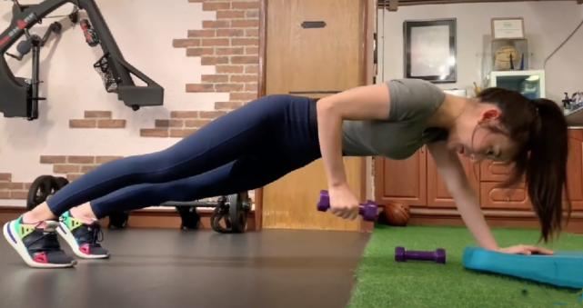 Vợ Quách Phú Thành khoe body gái 2 con gây ngỡ ngàng-5