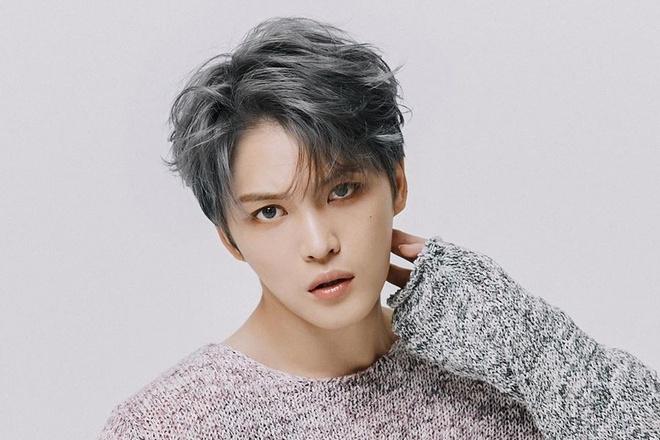 Nằm tại khu nhà giàu Gangnam, Seoul, penthouse của Kim Jae Joong có thiết kế độc đáo. Theo Soompi, mỗi không gian từ phòng khách, phòng ngủ, phòng làm việc mang một phong cách khác nhau. Kim Jae Joong chia sẻ rằng anh hài lòng khi căn hộ chứa đựng nhiều phong cách như vậy bởi mỗi khi ở nhà, anh cảm thấy như mình đang đi du lịch ở nhiều nơi.