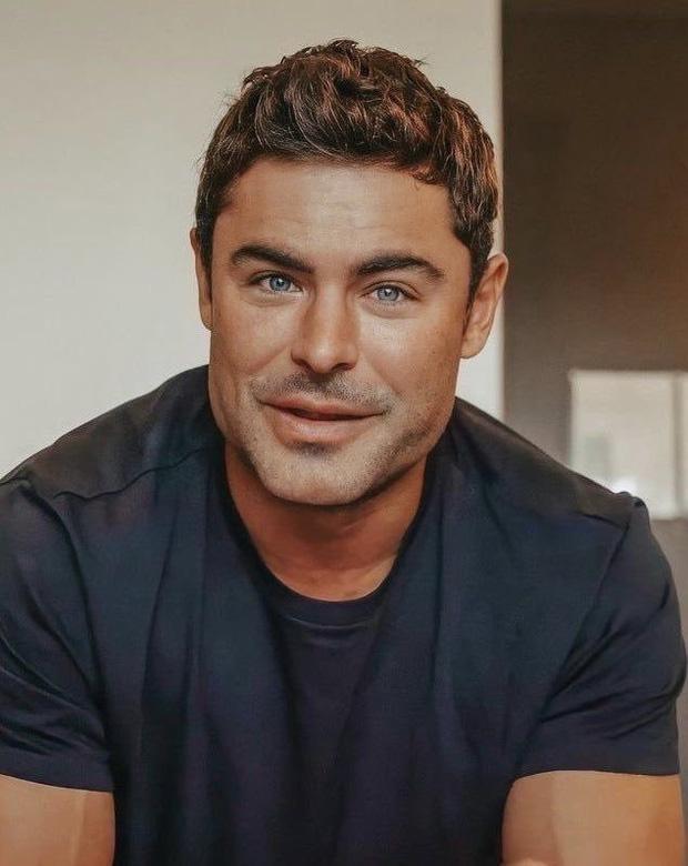 Sốc: Zac Efron biến dạng xương mặt, lại là kết quả dao kéo quá đà?-2