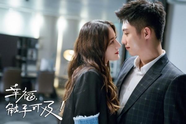 Địch Lệ Nhiệt Ba bị tố dùng bút laze chiếu thẳng vào mắt bạn diễn-6