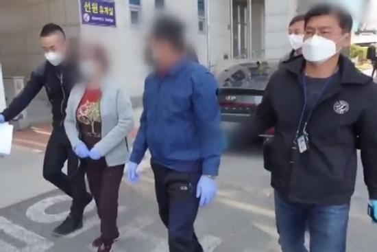 Chiêu 'phù phép' để 9 người lên chuyên cơ, trốn lại Hàn Quốc