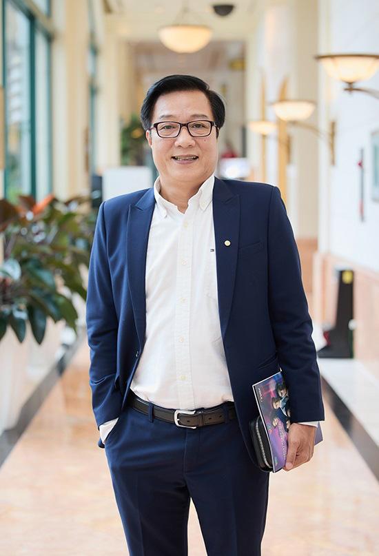 NSND Trọng Trinh: Tôi quá liều khi đóng cảnh hôn ở tuổi đã lên ông-1