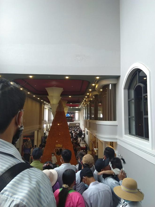 Du khách đổ về Sa Pa, quảng trường đông đúc cuối tuần-3