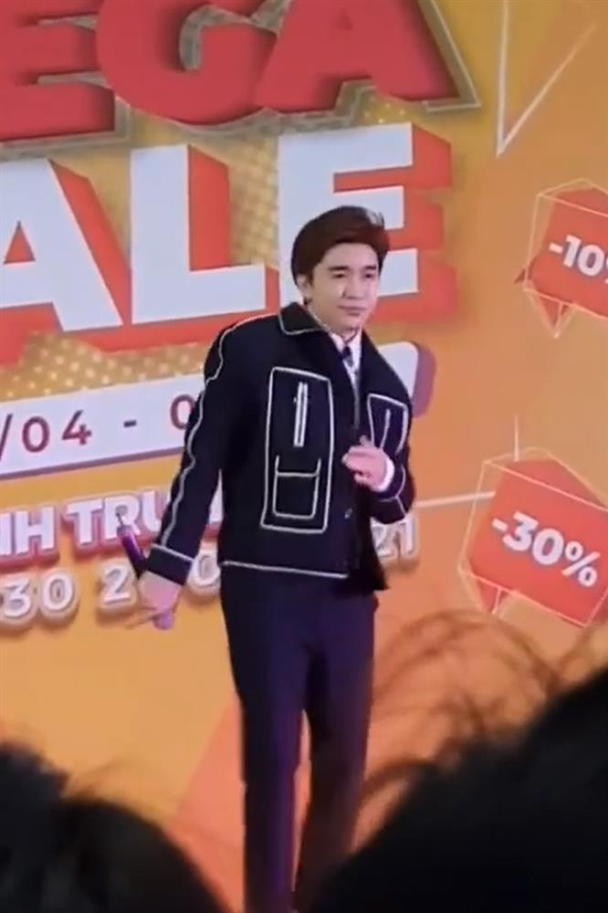 Clip: Chi Dân gắng gượng biểu diễn sau đám tang của mẹ-4