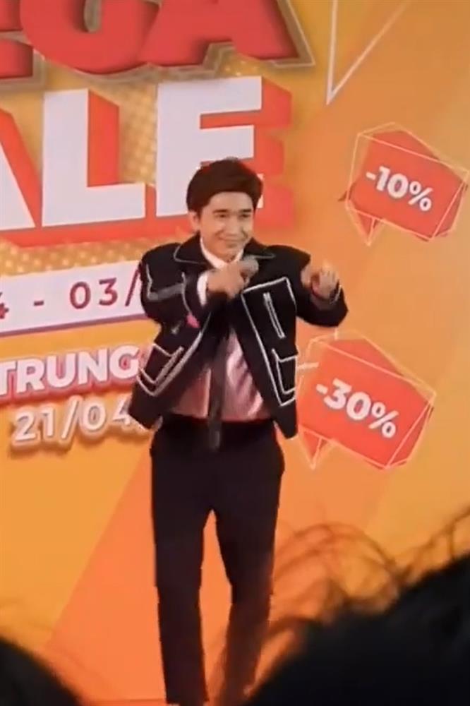 Clip: Chi Dân gắng gượng biểu diễn sau đám tang của mẹ-5