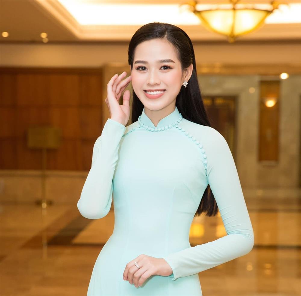 Hoa hậu Đỗ Thị Hà phá lệ để Đàm Vĩnh Hưng ôm eo?-4