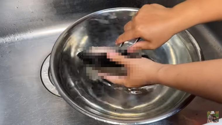 Quỳnh Trần JP công khai ăn động vật cấm, làm clip độc hại trẻ em-2
