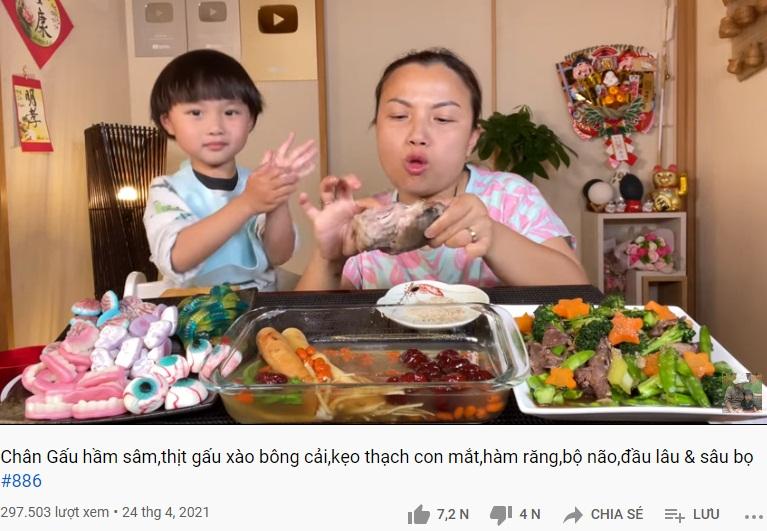 Quỳnh Trần JP công khai ăn động vật cấm, làm clip độc hại trẻ em-1