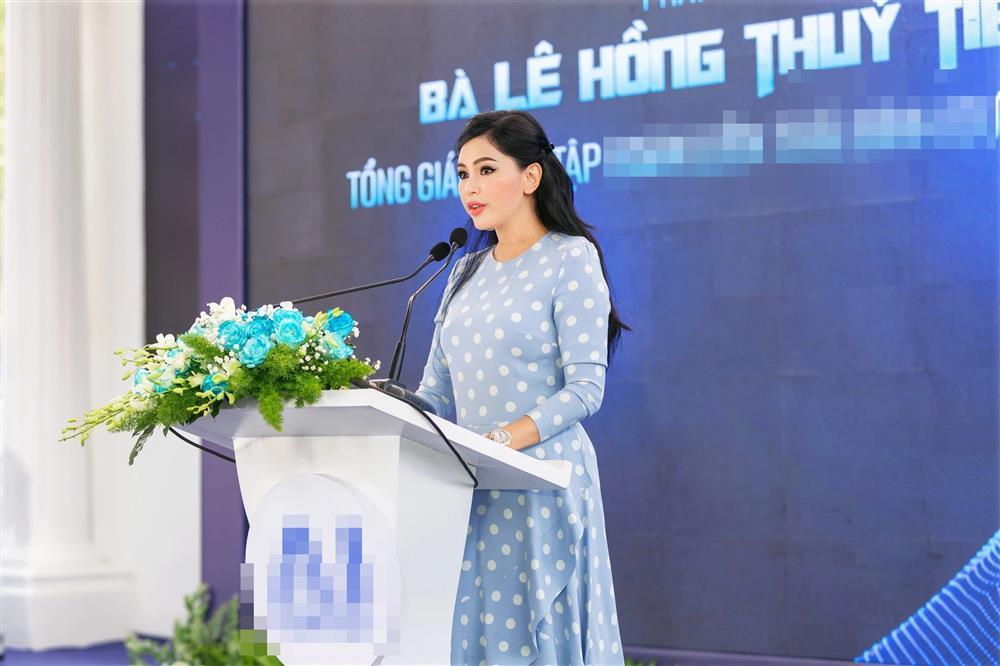 Nhan sắc khó tin của vợ tỷ phú Johnathan Hạnh Nguyễn ở tuổi 51-2