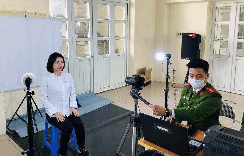 Chụp ảnh làm CCCD gắn chip có được nhuộm tóc rực rỡ, để râu?-1