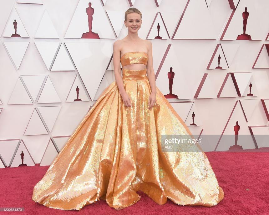 10 bộ cánh khoét ngực bạo liệt nhất ở thảm đỏ Oscar 2021-7