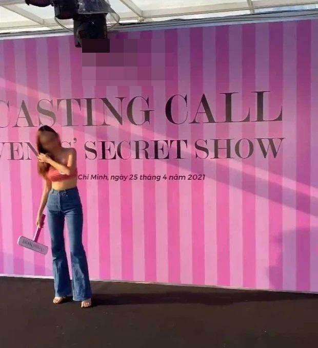 Show tuyển gà của Vũ Khắc Tiệp nhái hệt Victorias Secret, khác mỗi cái tên-2