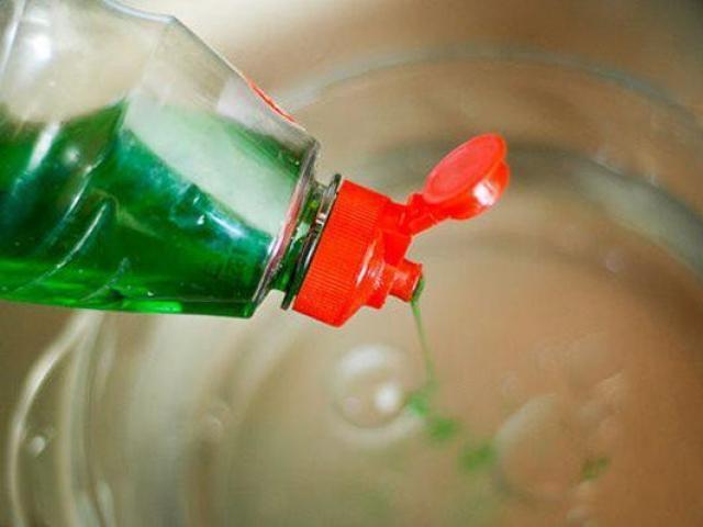 Những mẹo hay với nước rửa bát nhưng không phải chị em nào cũng biết-8