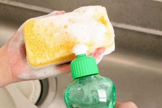 Những mẹo hay với nước rửa bát nhưng không phải chị em nào cũng biết