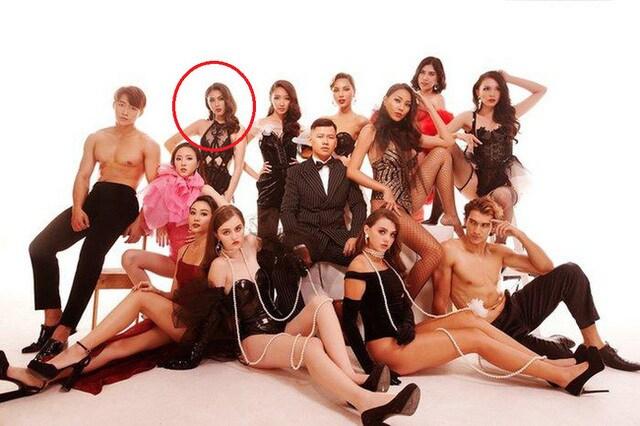 Show tuyển gà của Vũ Khắc Tiệp nhái hệt Victorias Secret, khác mỗi cái tên-11