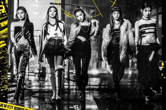 JYP tung teaser cho ITZY khiến netizen 'dậy sóng'