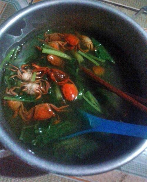Trách bác bán cua không hướng dẫn cách nấu canh, cô gái cho ra thảm họa hết hồn-6