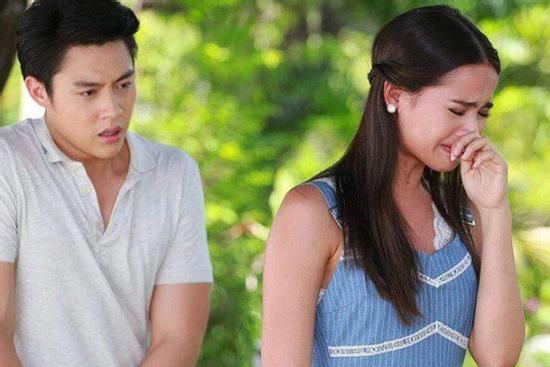 2 năm đi làm ăn xa cầm tiền tỷ về, tôi rụng rời nhìn vợ ngồi xe lăn trong sân nhà