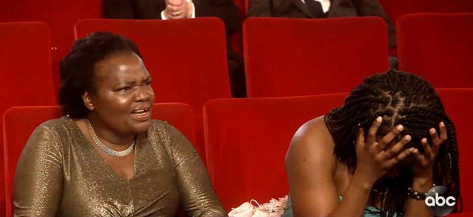Đem chuyện chăn gối của mẹ ra để cảm ơn tại Oscar, sao nam khiến khán giả tí ngất-2