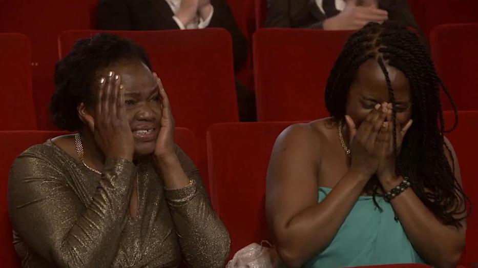 Đem chuyện chăn gối của mẹ ra để cảm ơn tại Oscar, sao nam khiến khán giả tí ngất-1