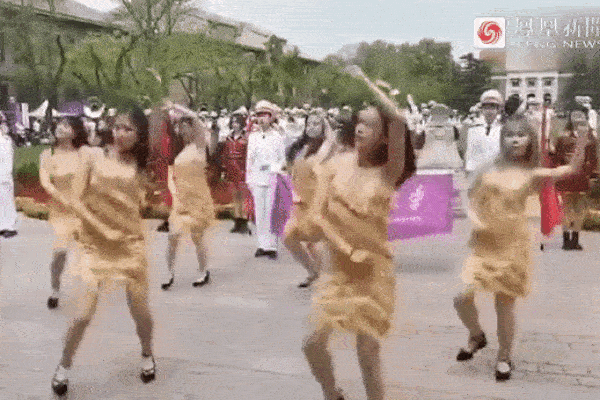 Bài nhảy của 9 nữ sinh viên Đại học Thanh Hoa gây tranh cãi-1