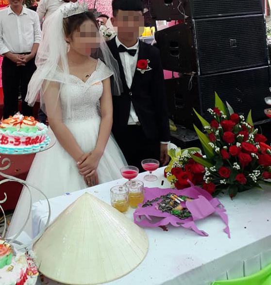 Cặp đôi 2005 đám cưới ở Nghệ An: Chờ chú rể đủ tuổi sẽ đăng ký kết hôn!-2