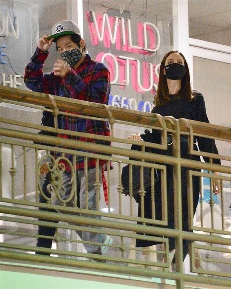 Vẻ ngoài bất ngờ của cậu bé mồ côi người Việt làm con nuôi siêu sao Hollywood-3