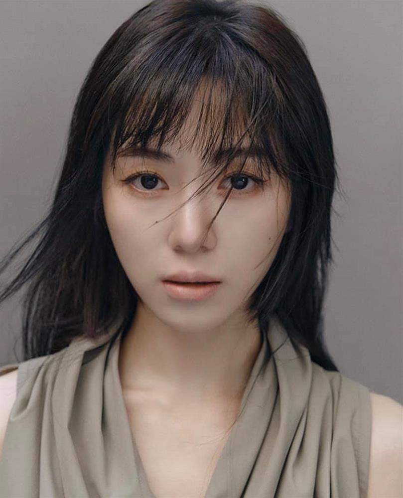 Mina (AOA) đăng ảnh bàn tay be bét máu, nghi cố tự tử-2