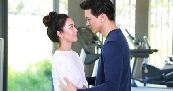 Đi tiệc với chồng tỉnh dậy trong khách sạn, chẳng thấy anh đâu chỉ có xấp tiền trên gối-2