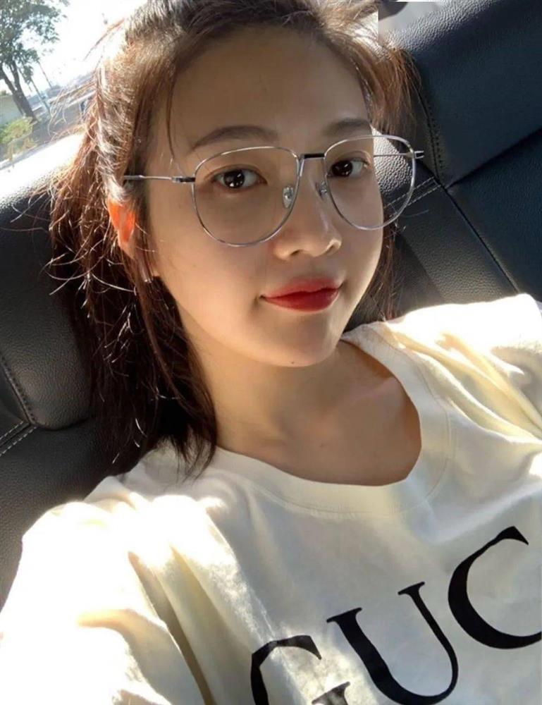 Chiêu make-up cho nàng đeo kính tự tin hẹn hò crush dịp 30/4-6