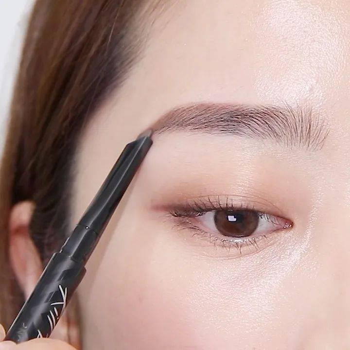 Chiêu make-up cho nàng đeo kính tự tin hẹn hò crush dịp 30/4-13
