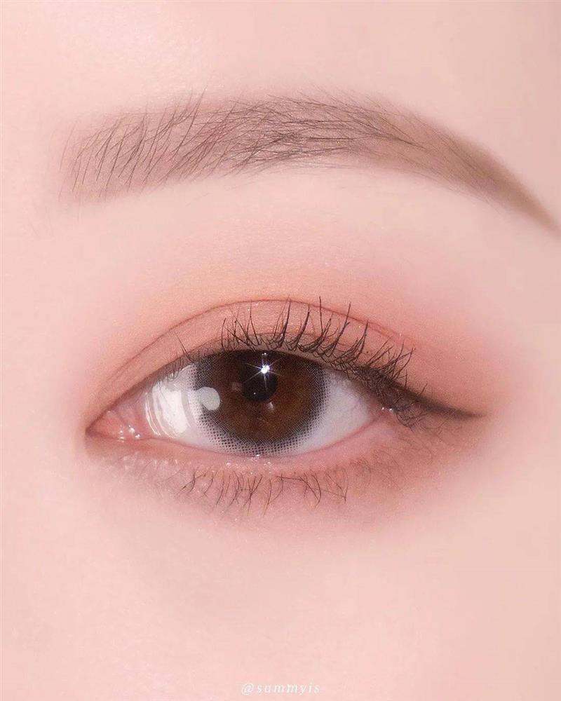 Chiêu make-up cho nàng đeo kính tự tin hẹn hò crush dịp 30/4-10