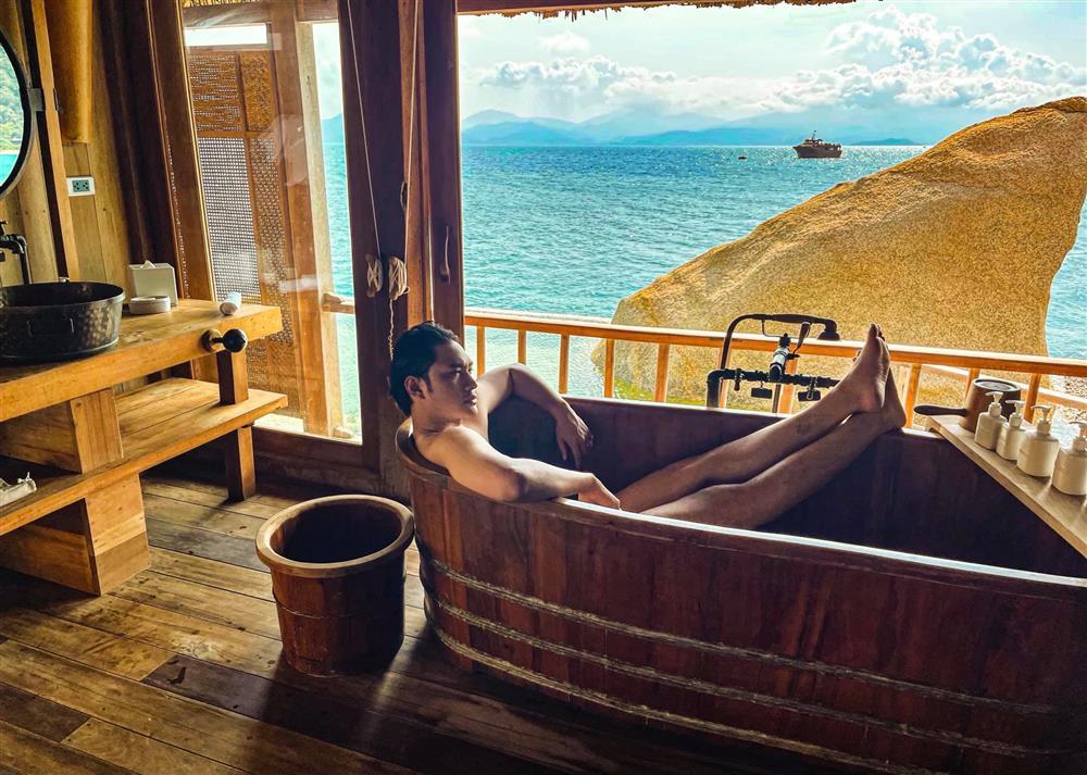 Quang Vinh - Lý Quí Khánh cùng đi du lịch, chụp hình mát mẻ cho nhau?-2