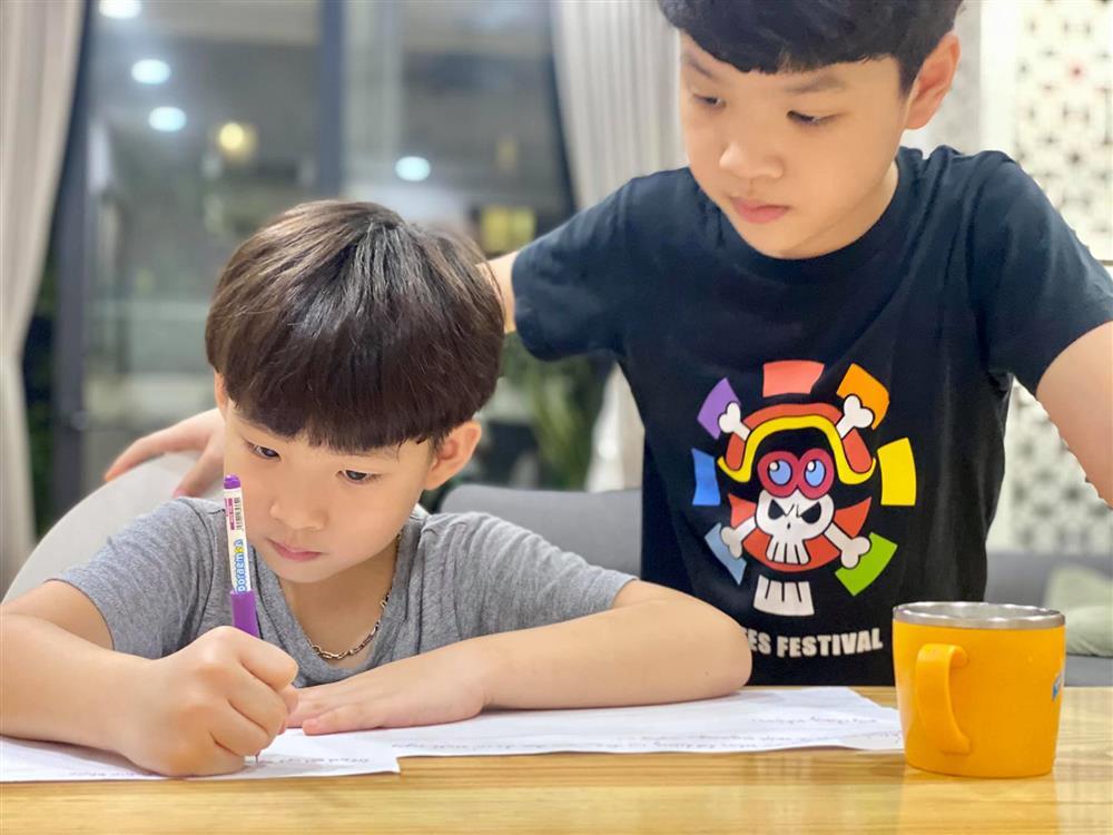 Đan Lê bị 2 quý tử ra tuyên bố cấm đi với trai-2