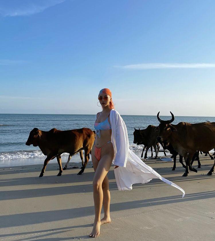 Tóc Tiên, Khánh Linh mách nhỏ mẹo phối áo tắm sành điệu đi biển dịp 30/4-6