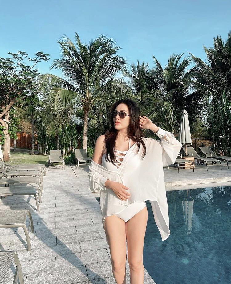 Tóc Tiên, Khánh Linh mách nhỏ mẹo phối áo tắm sành điệu đi biển dịp 30/4-7