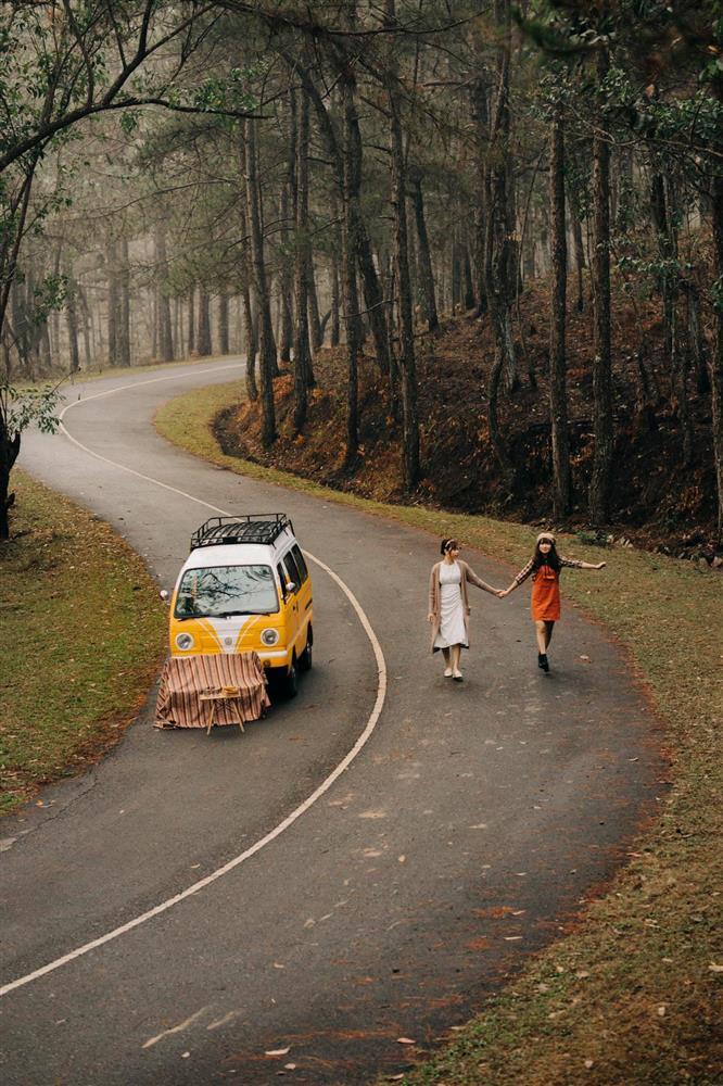 Cặp bạn thân 10 năm chờ sương, chịu rét check-in Thung lũng vàng Đà Lạt-5